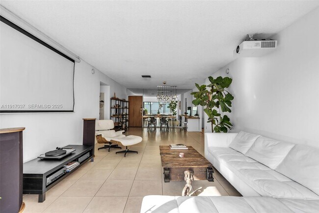 Building Photo - 575 Crandon Blvd