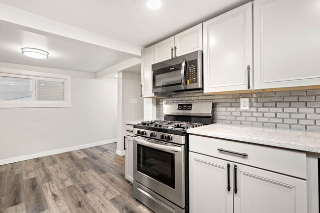 Building Photo - SCORE 50% OFF 1ST MONTH'S RENT IF SIGNED BY DEC 12! Stunning 4 bedroom home in Mt. Washington ava...