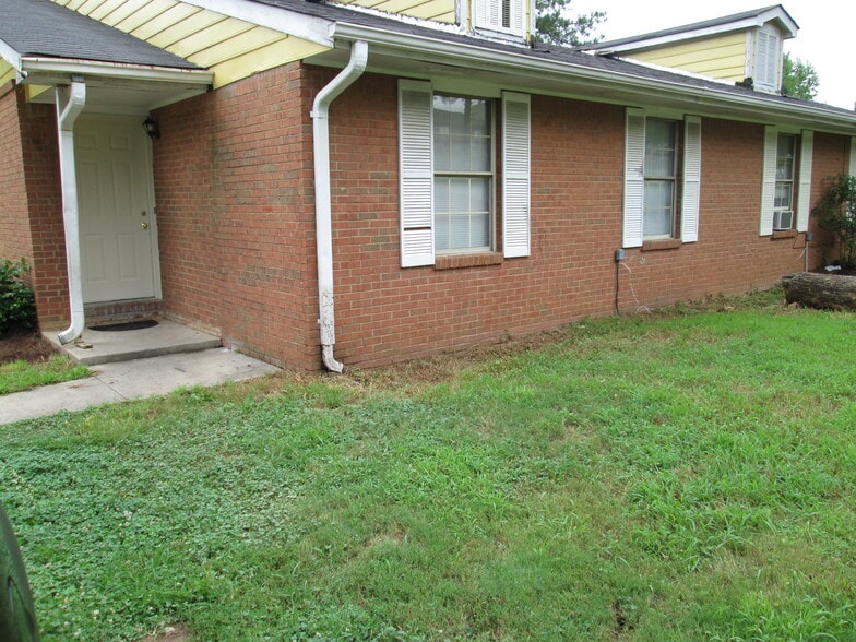 Building Photo - 5805 Williamsburg Trce