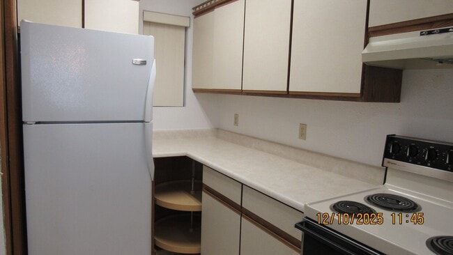 Building Photo - 2 Bed 2 Bath with Lake View