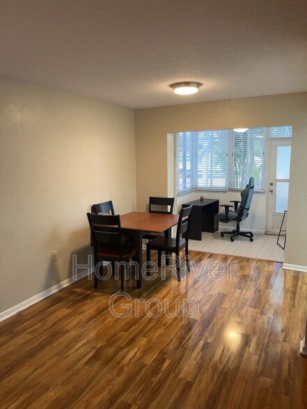 Building Photo - 3907 Del Prado Blvd S