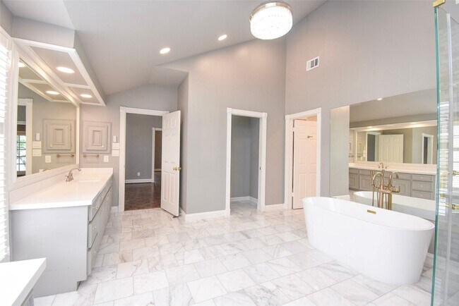 Building Photo - 1601 Nantucket Dr