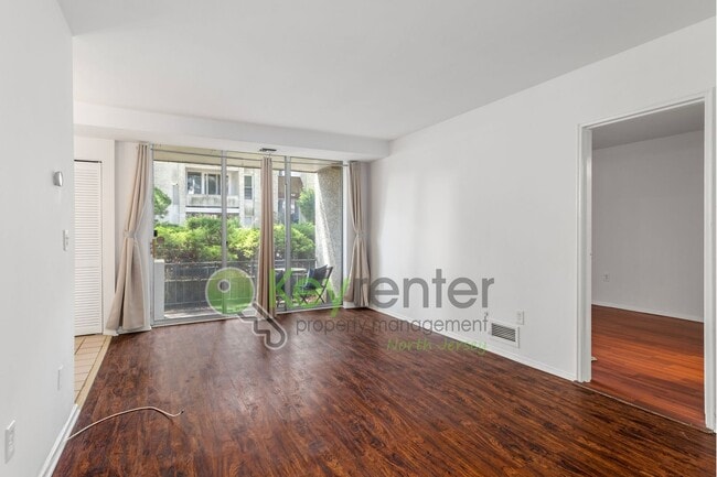 Building Photo - 456 A River Rd