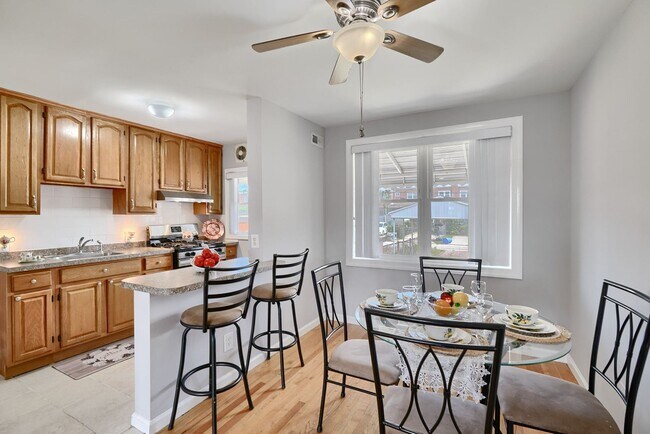 Building Photo - Spacious Townhome 3Bed/2Bath in Dundalk