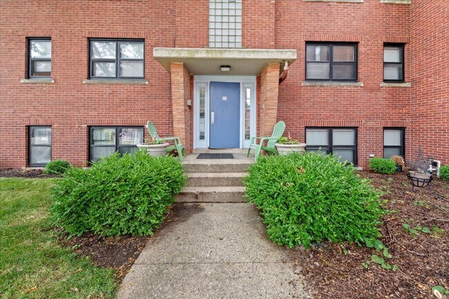 Building Photo - 306-306 E 19th St