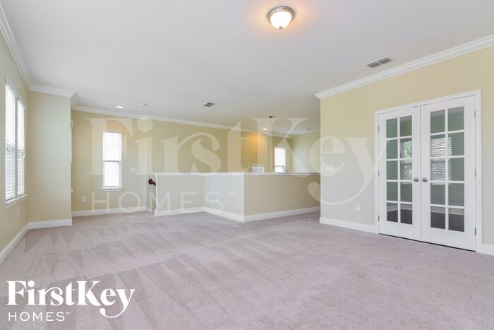 Building Photo - 5948 Village Center Dr