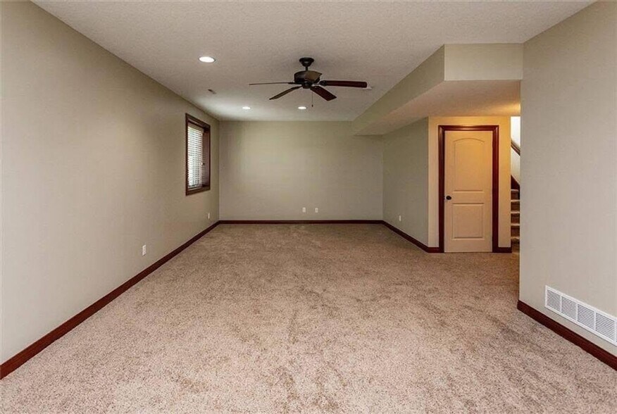 Building Photo - 8700 Wooded Point Dr