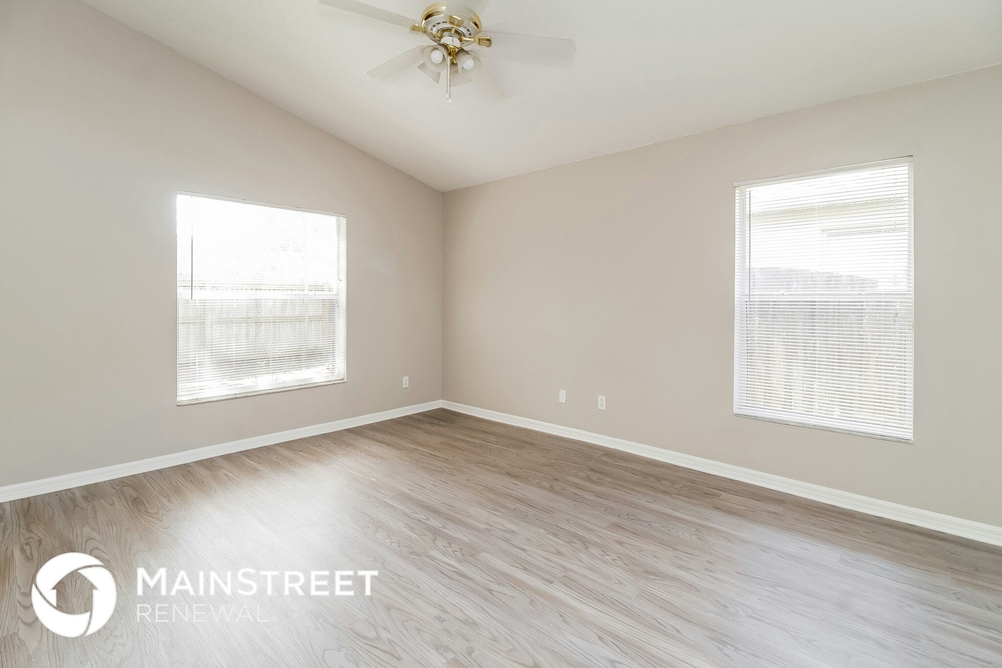 Building Photo - 13852 Valleybrooke Ln