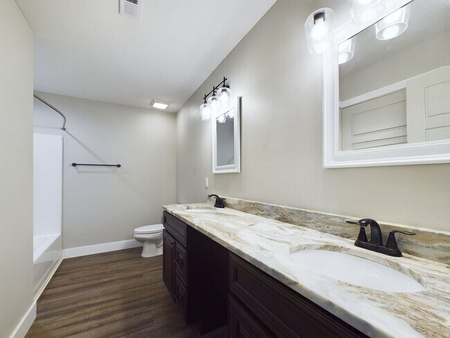 Building Photo - 100 Briana Villa Ln