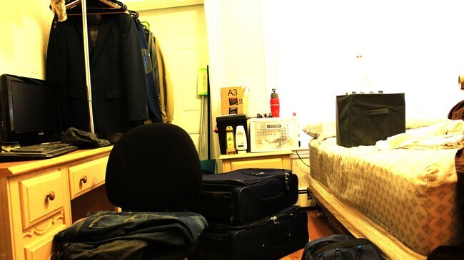 Building Photo - No Brokers Fee, In-Unit Washer and Dryer, Private Porch