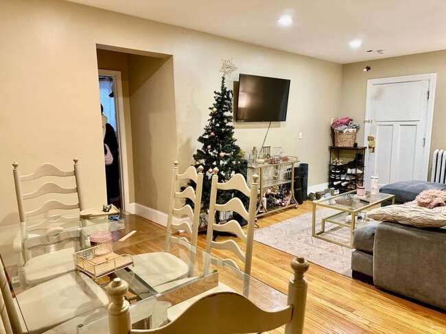 Building Photo - 4 bedroom in Brookline MA 02446