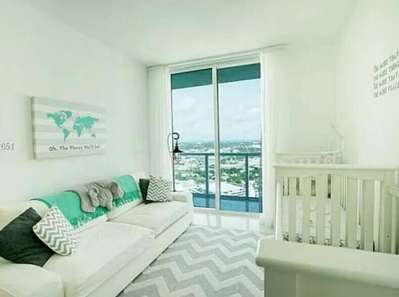 Third room. - 1900 N Bayshore Dr