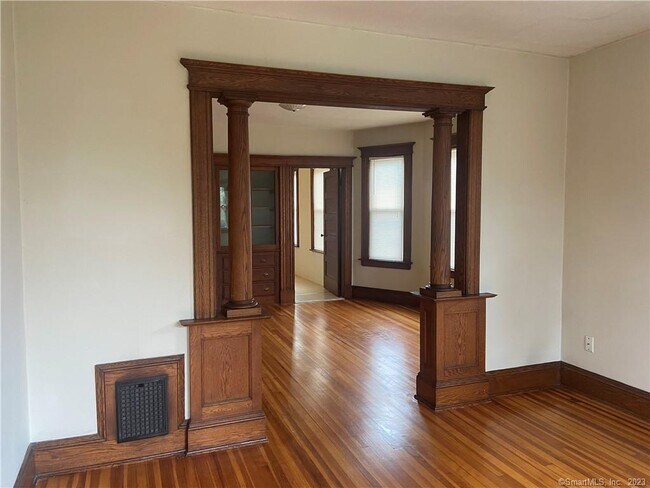 Building Photo - 53 Oakwood Ave