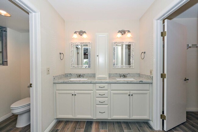 Building Photo - 55+ Gorgeous Gem Furnished ready for Move in!