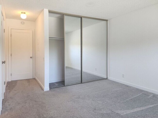 Building Photo - 5151 Walnut Ave