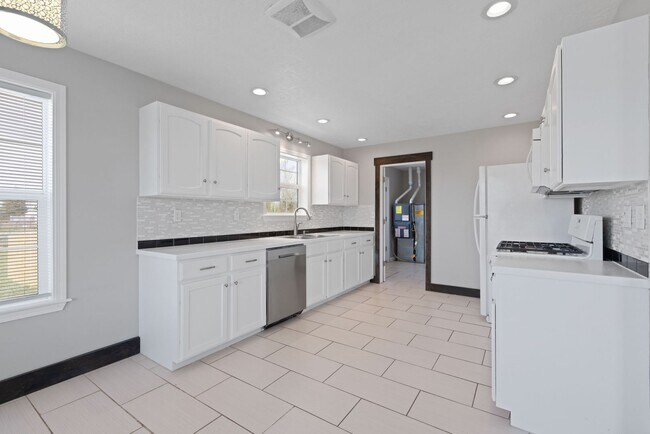 Building Photo - 4 bed 2 bath Home in Idaho Falls