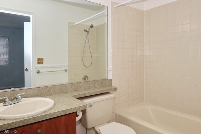 Building Photo - 21 Parkside Rd