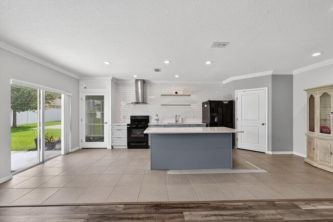 Building Photo - Stunning 5 bed/ 2 bath