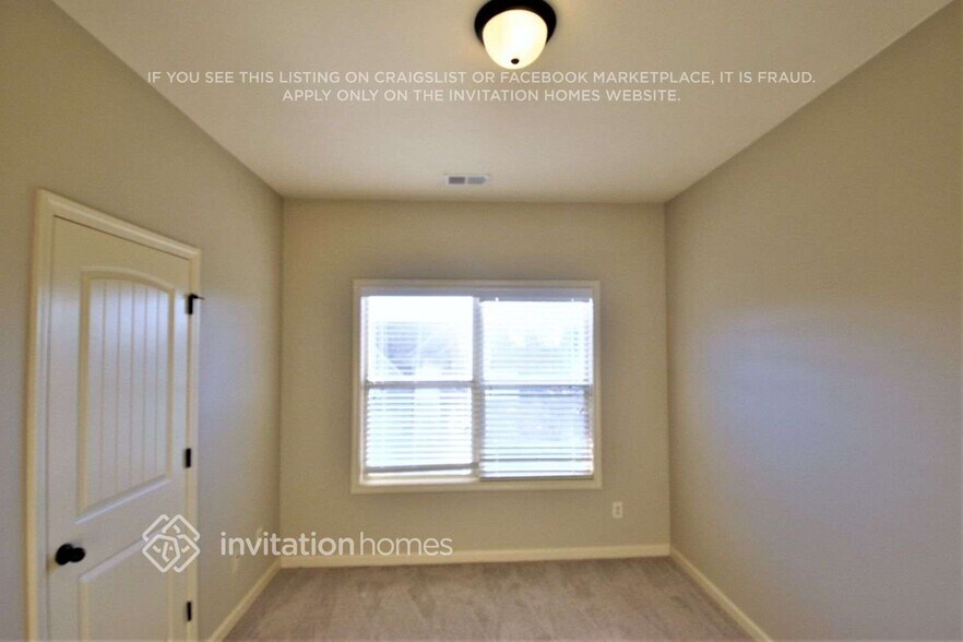 Building Photo - 948 Pine Ln