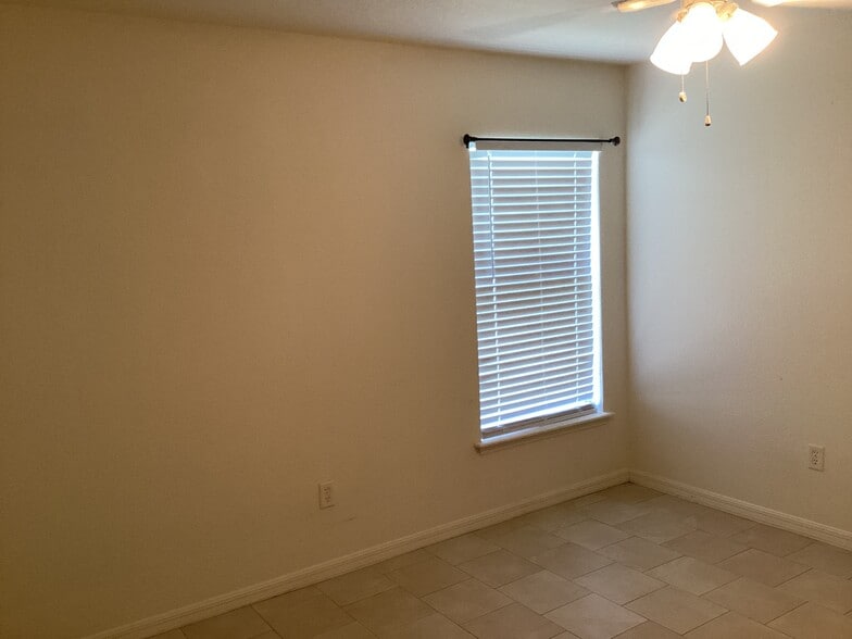 Building Photo - 1424 Mistflower Ln