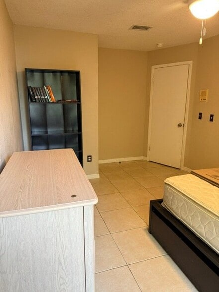 Building Photo - 243 E Cedarwood Cir