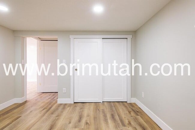 Building Photo - 753 Princeton Ave S