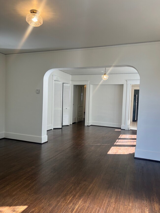 Living / Dining Rooms - 810 Crestmoore Pl