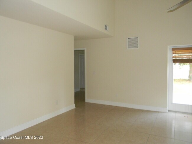 Building Photo - 1576 Alaqua Way