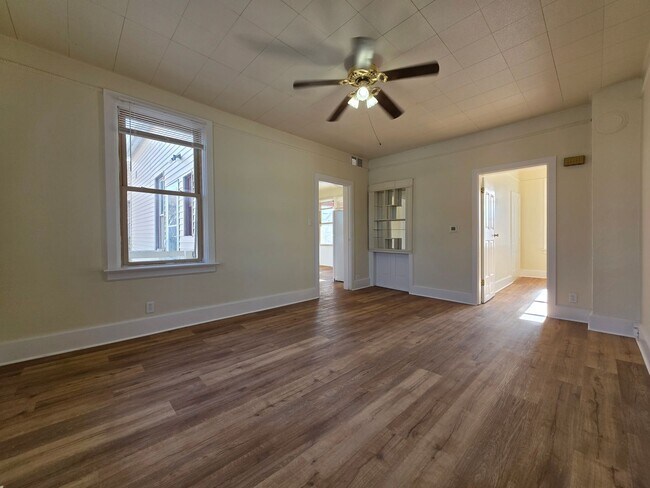 Building Photo - 1816 Wollmer St