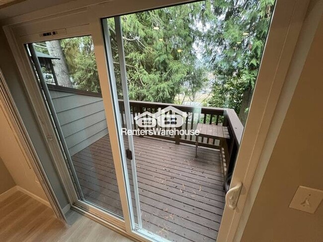 Building Photo - Spacious Townhome in Lynnwood Available Now!