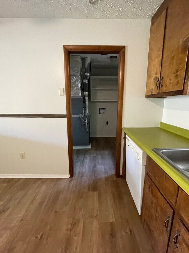 Building Photo - 2 bedroom 1 bath duplex is located off Whitehead Rd!