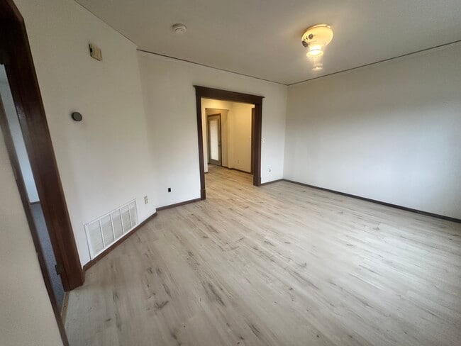 Building Photo - 1747 E 2nd St