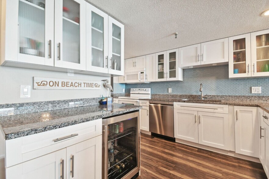 Building Photo - 15400 Gulf Blvd