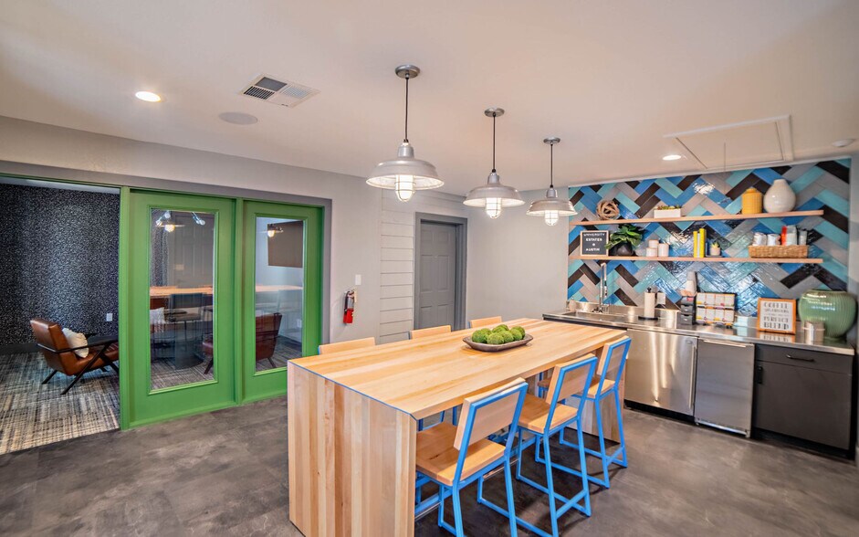 Estates at East Riverside 1300 Crossing Pl Austin TX 78741