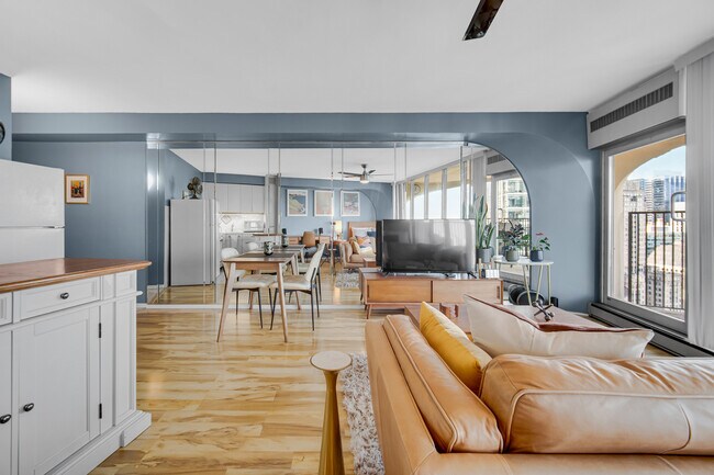 Building Photo - 300 N State St