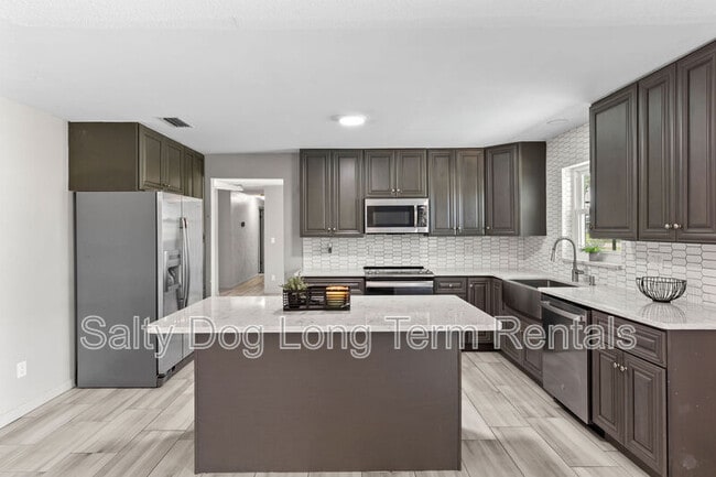 Building Photo - 800 Black Duck Dr