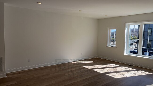 Building Photo - Brand New Townhouse in Cranberry!