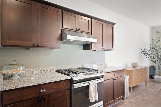 Building Photo - 144 Calgary Ln