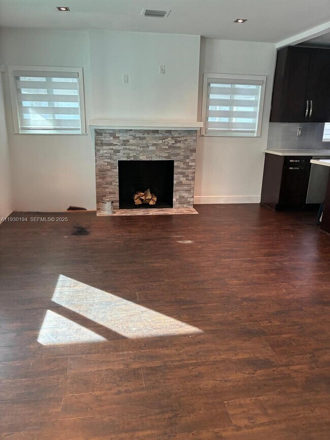 Building Photo - 1757 SW 24th Ter