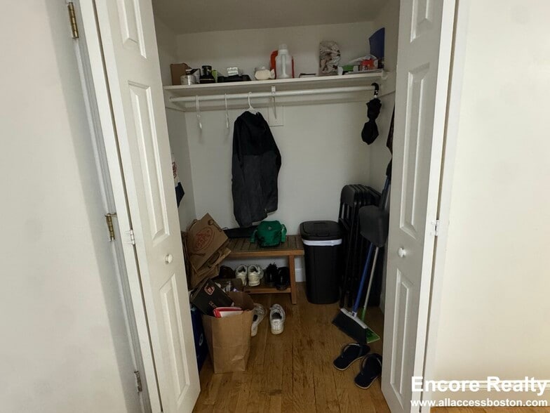 Building Photo - 17 Fairbanks St