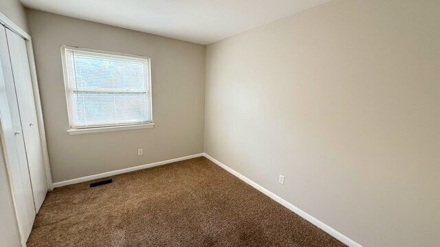 Building Photo - WARREN TWP - 4 BEDROOM TWO STORY WITH 2.5 BATHS AVAILABLE NOW!