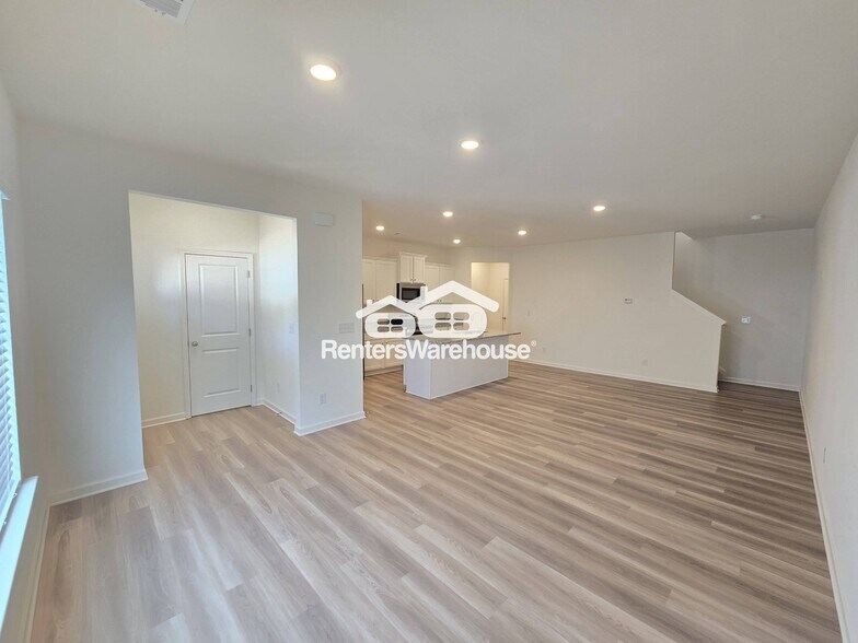 Building Photo - 1585 Salem Dr