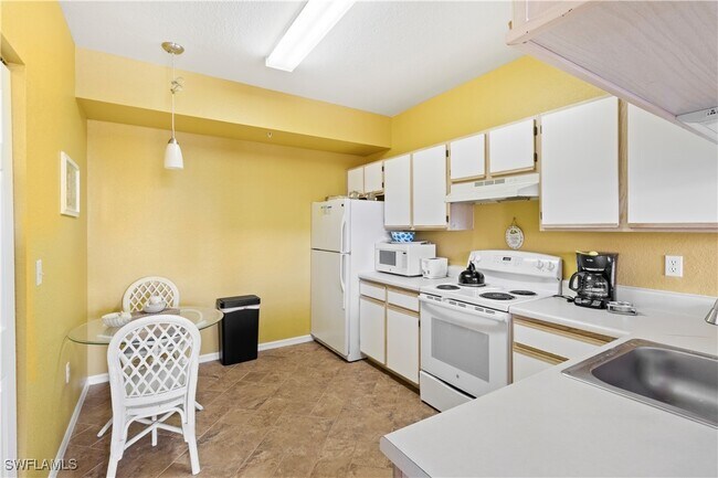Building Photo - 6361 Aragon Way