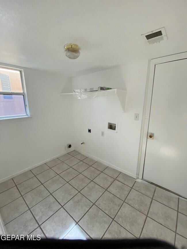 Building Photo - 12625 Tierra Tigre Ave