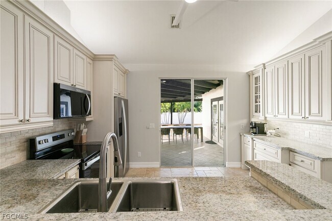 Building Photo - 317 3rd Ave