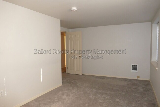 Building Photo - 9306 Stone Ave N