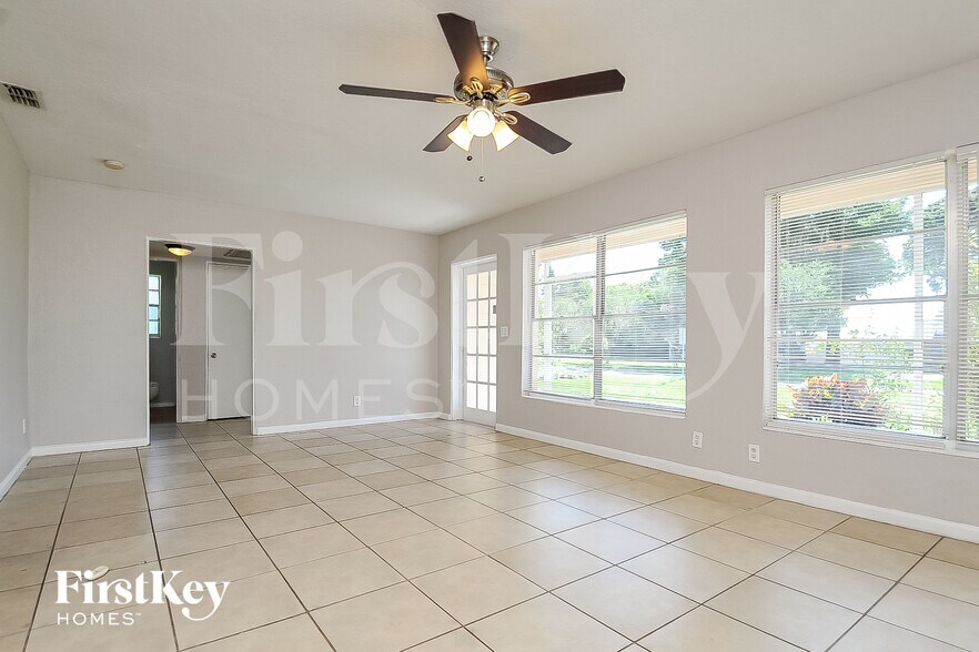 Building Photo - 1715 N Lake Shipp Dr