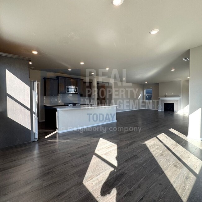 Building Photo - Beautiful Modern 3 Bedroom In Puyallup!!