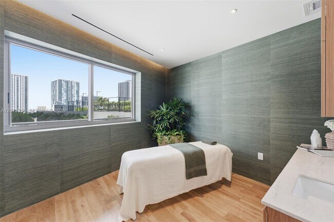 Building Photo - 1400 Biscayne Blvd