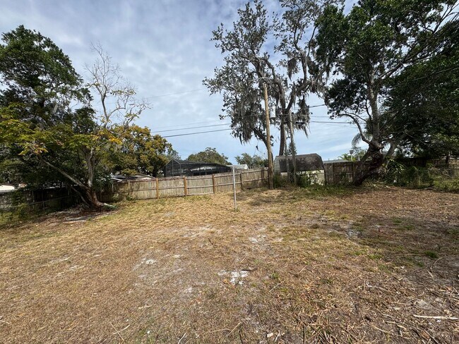 Building Photo - Recently Renovated 4/2 Home with Open Layout & Huge Backyard